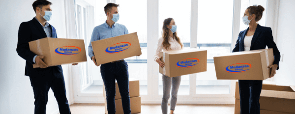 Desempaquetado de cajas en una mudanza